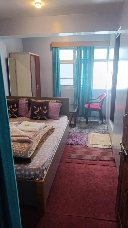 Shiv Inn Stay Dardzsiling Szoba fotó